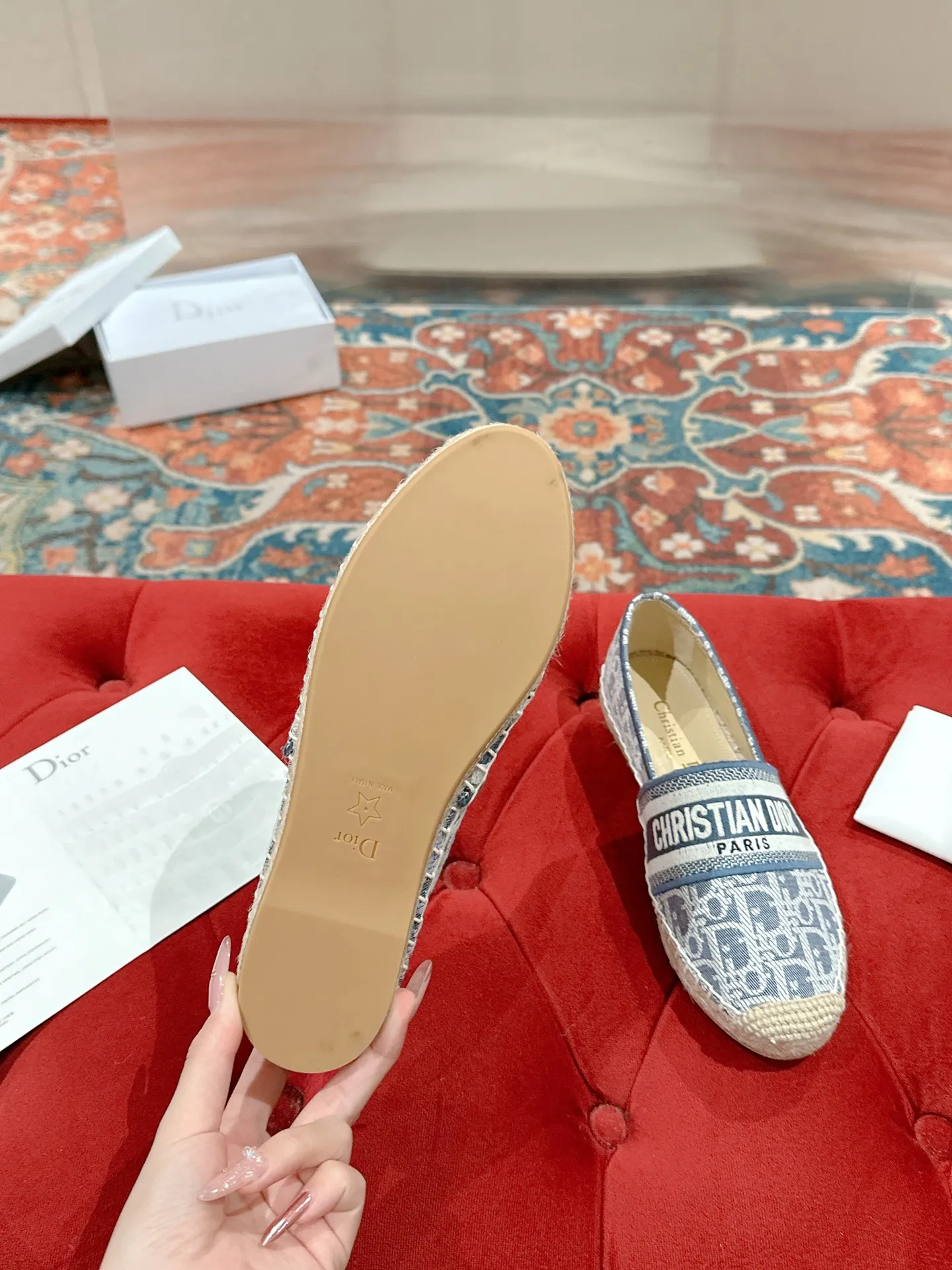 👟👟Ex-factory price 440👟👟 Dior DIOR's new popular early spring fisherman shoes 🆕 Simple, elegant and fashionable, timeless and timeless, it is a classic that will never fade away in the fashion circle, retro fisherman shoes. Original hand-woven surface, electric embroidery technology! Specific cloth surface and rubber outsole. Code number: 35-39 (40.41 customized, non-refundable)